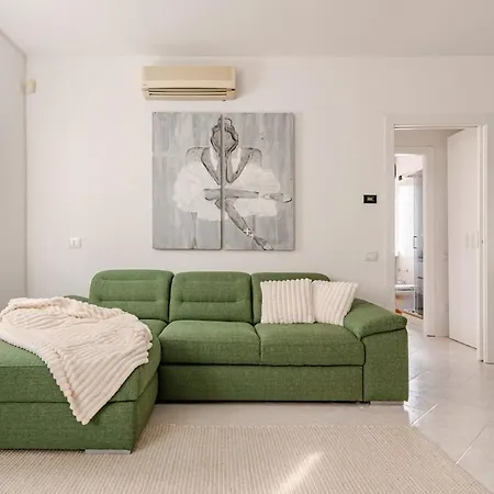 Lägenhet Apartment, Near Airport And Train