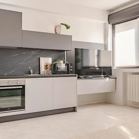 Apartment, Near Airport And Train *