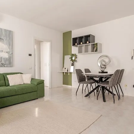 Lägenhet Apartment, Near Airport And Train Bergamo